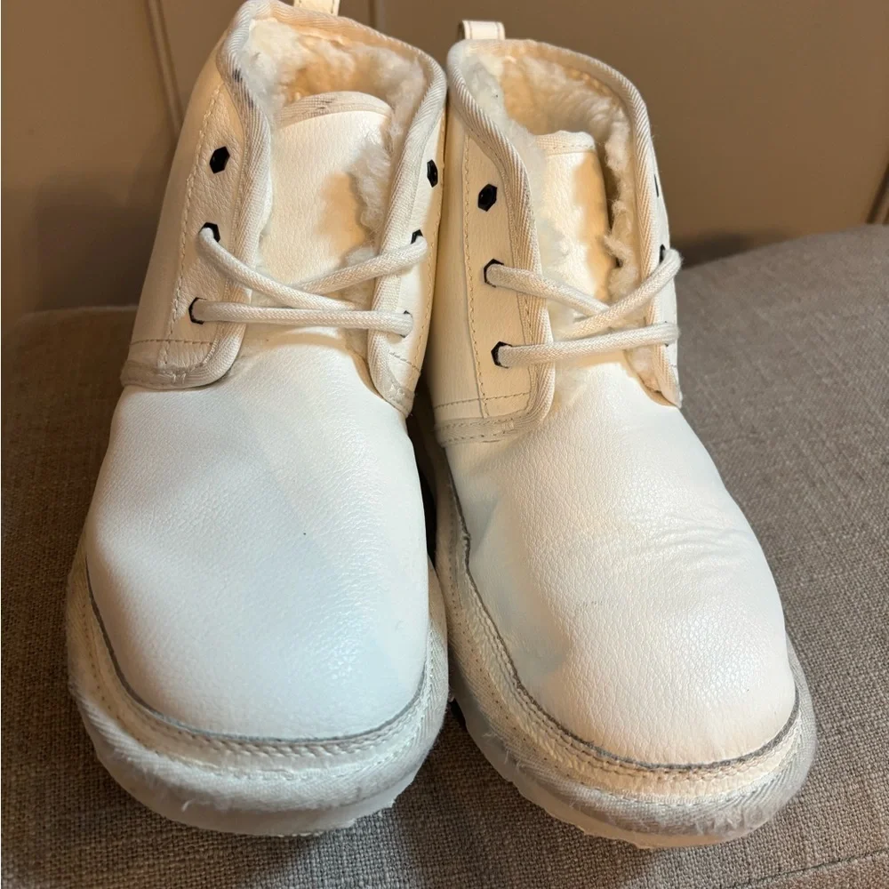 UGG Neumel Leather booties sz 4